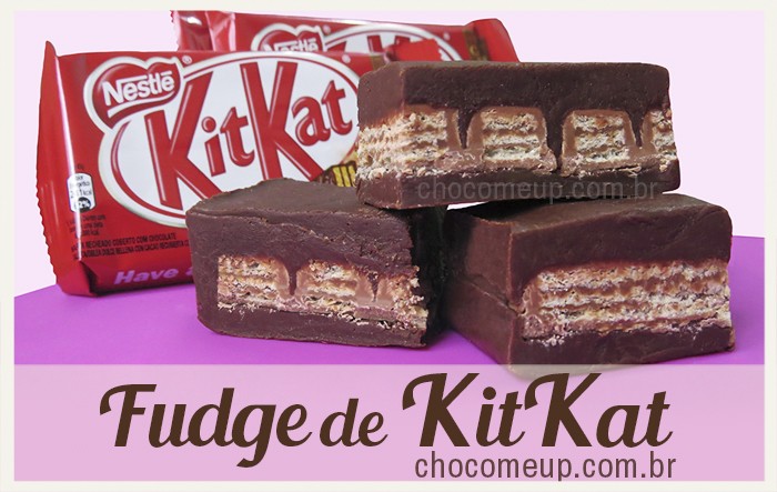 Receita de fudge de KitKat. São quadradinhos de chocolate super macios recheados com muito KitKat. Um doce super fácil e rápido de fazer. Você pode rechear com o bombom que quiser: Sonho de Valsa, Serenata de Amor, Ouro Branco, Bis. #receita #chocolate #kitkat #fudge #receitadefudge #receitacomkitkat #sobremesa #doce #receitafácil #receitarápida