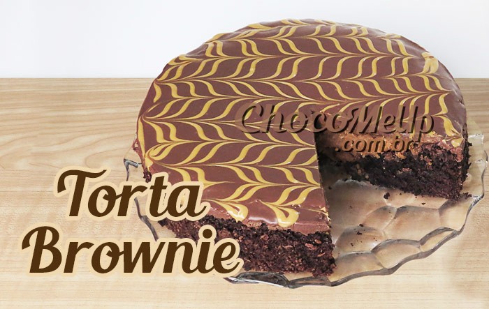 Receita de Torta Brownie de Chocolate e Amendoim. Uma receita super fácil de fazer com uma combinação perfeita: chocolate e pasta de amendoim. #receita #torta #chocolate #amendoim #receitafacil #doce #sobremesa